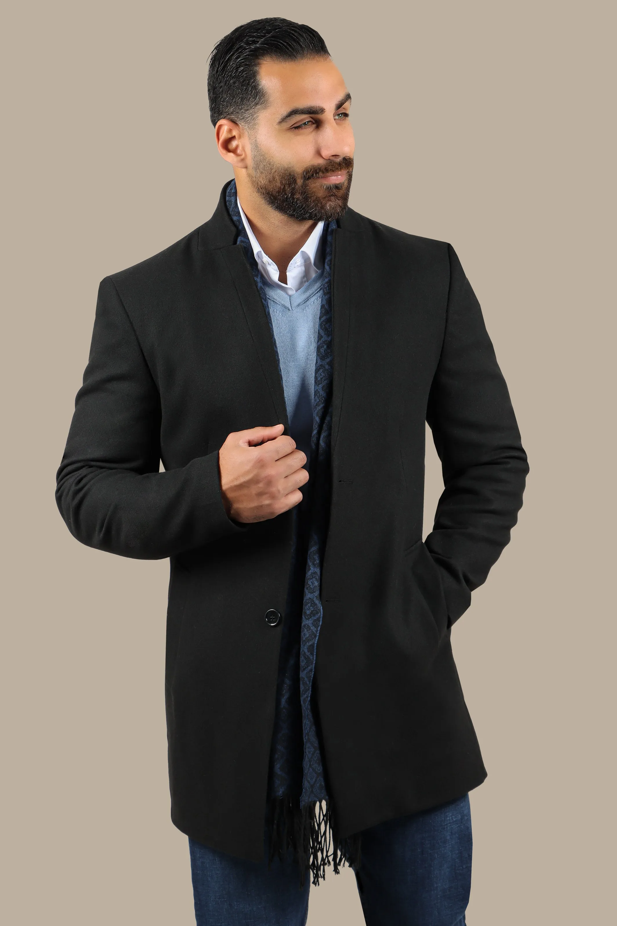 Black Elegance: The Classic Coat Col Mao in Basic Black