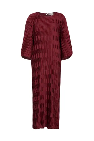 Mae Plisse Maxi Dress In Burgundy